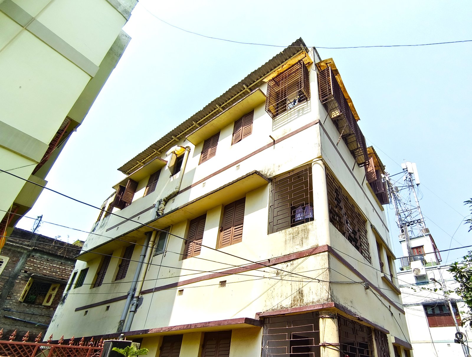8 BHK Independent House For Sale at Prince Anwar Shah Road