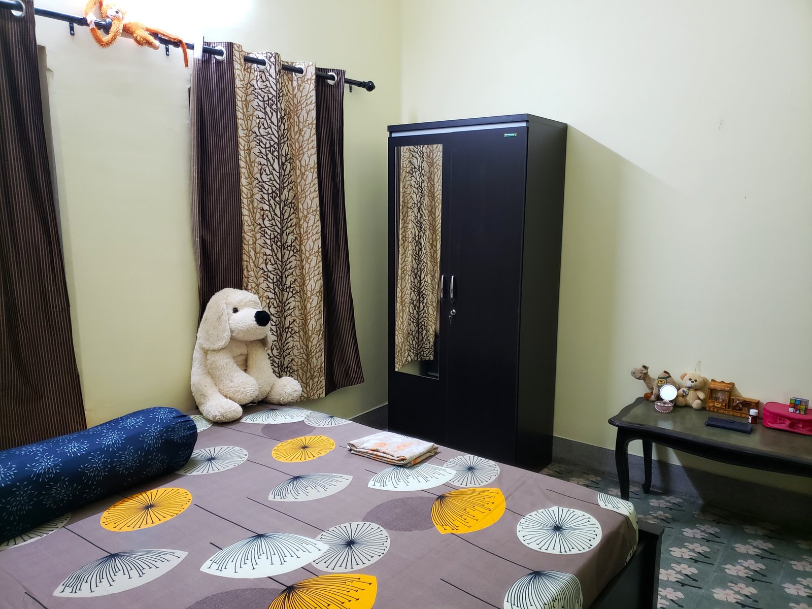 8 BHK Independent House For Sale at Prince Anwar Shah Road