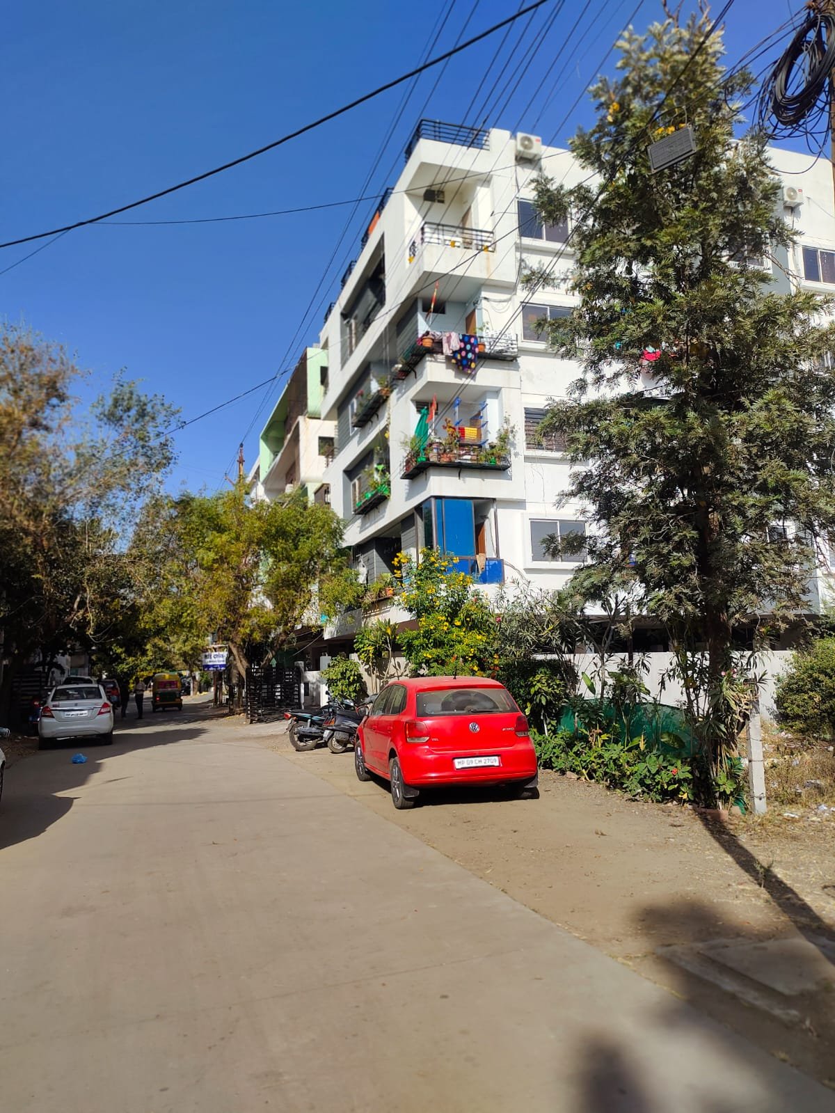 Sampat hills ki prime location pr