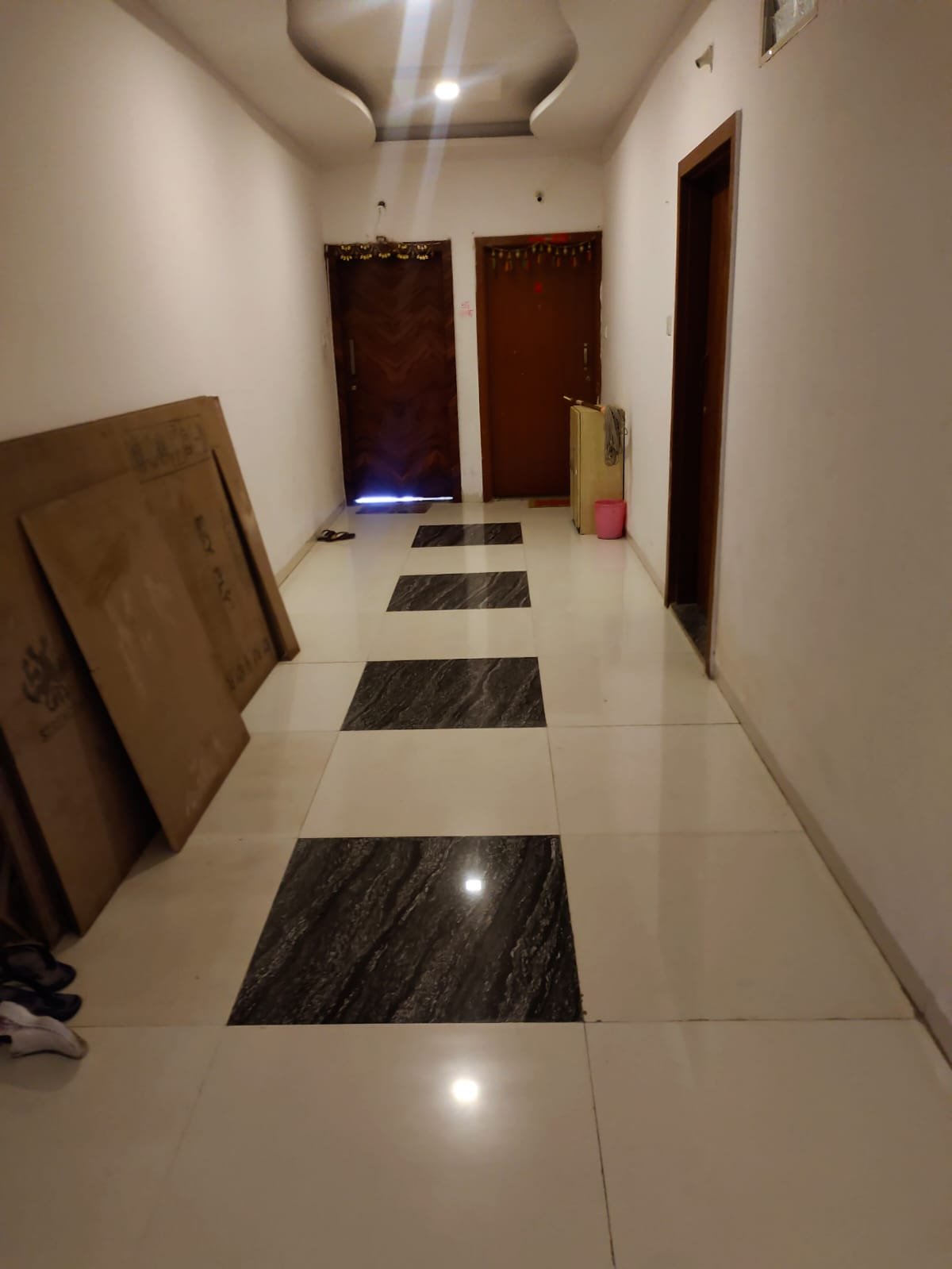 Sampat hills ki prime location pr