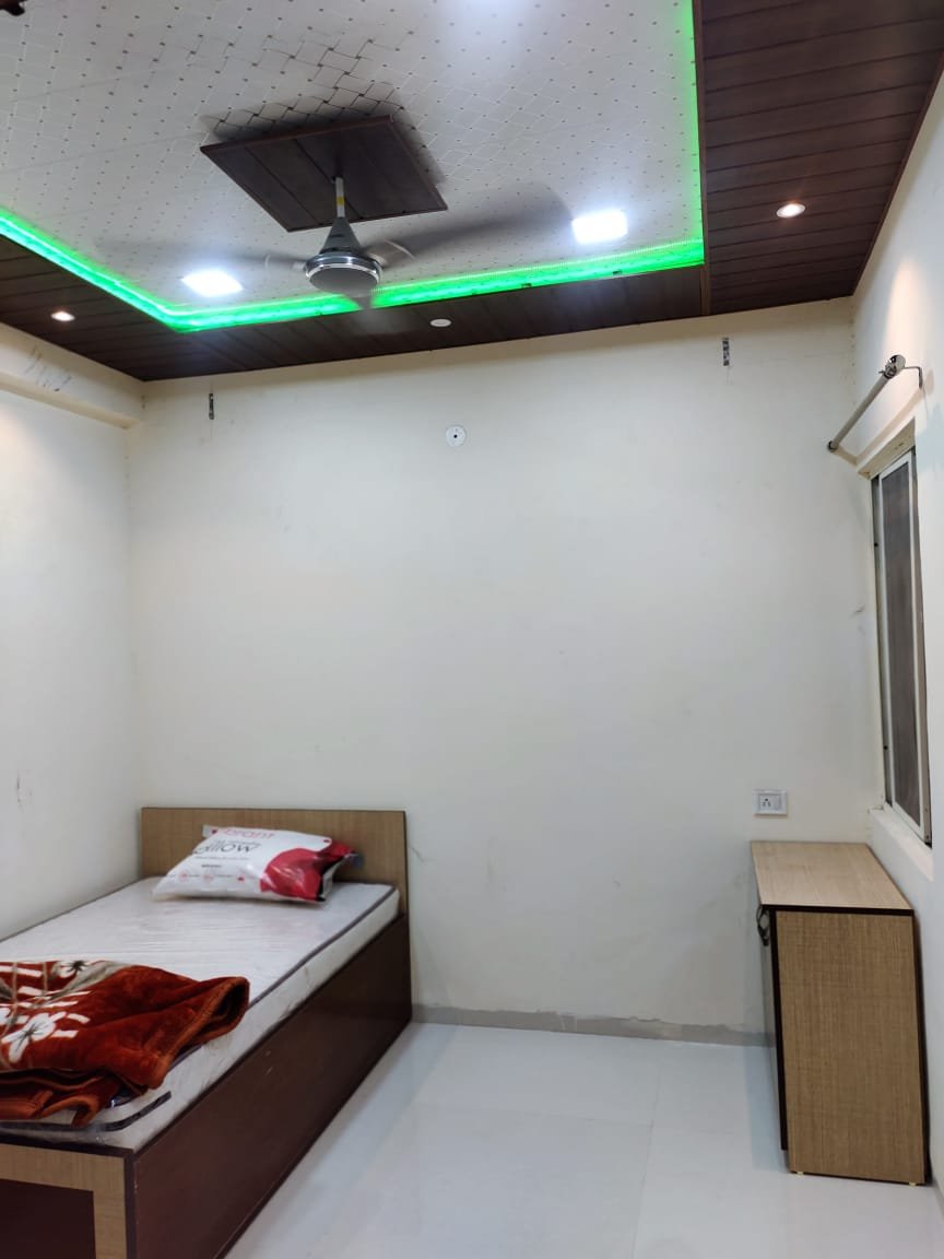 Sampat hills ki prime location pr