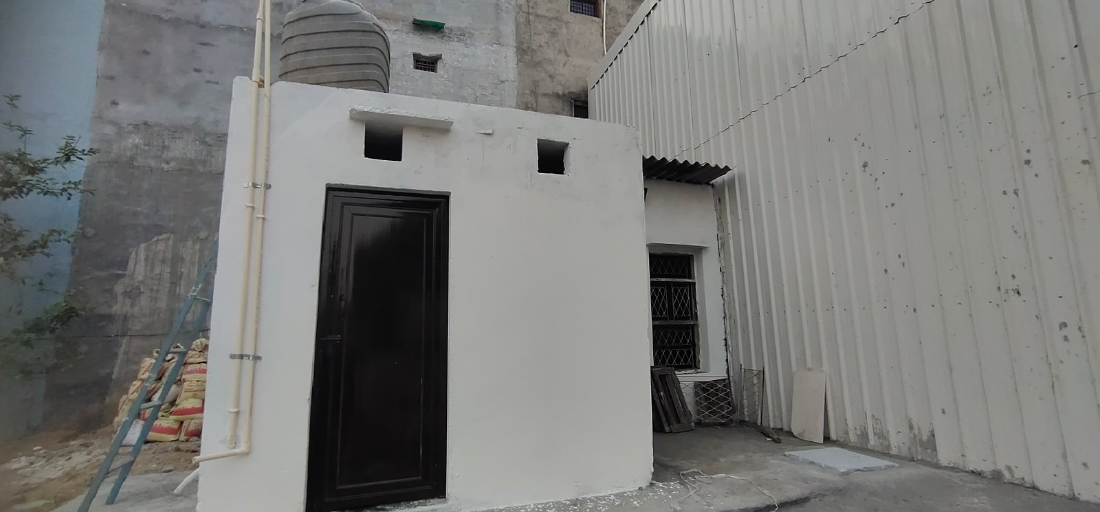 Newly Built Warehouse with Office in Chhawla. 500 meters from UER-II Expressway
