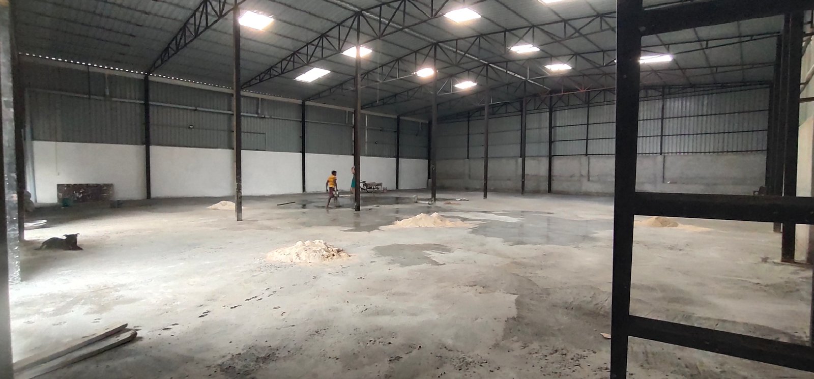 Newly Built Warehouse with Office in Chhawla. 500 meters from UER-II Expressway